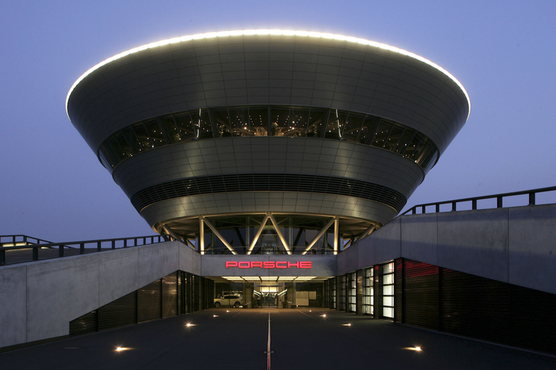 Illustration for article titled Buildings That Look Like Famous Spaceships: A Gallery